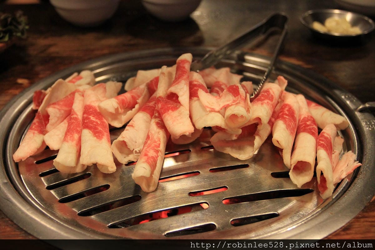 首爾 新村食堂(明洞) -經典韓國烤肉 垂涎推薦!