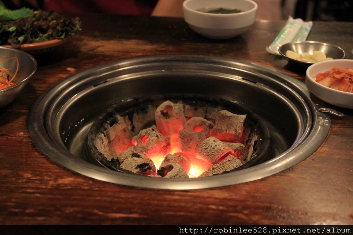 首爾 新村食堂(明洞) -經典韓國烤肉 垂涎推薦!