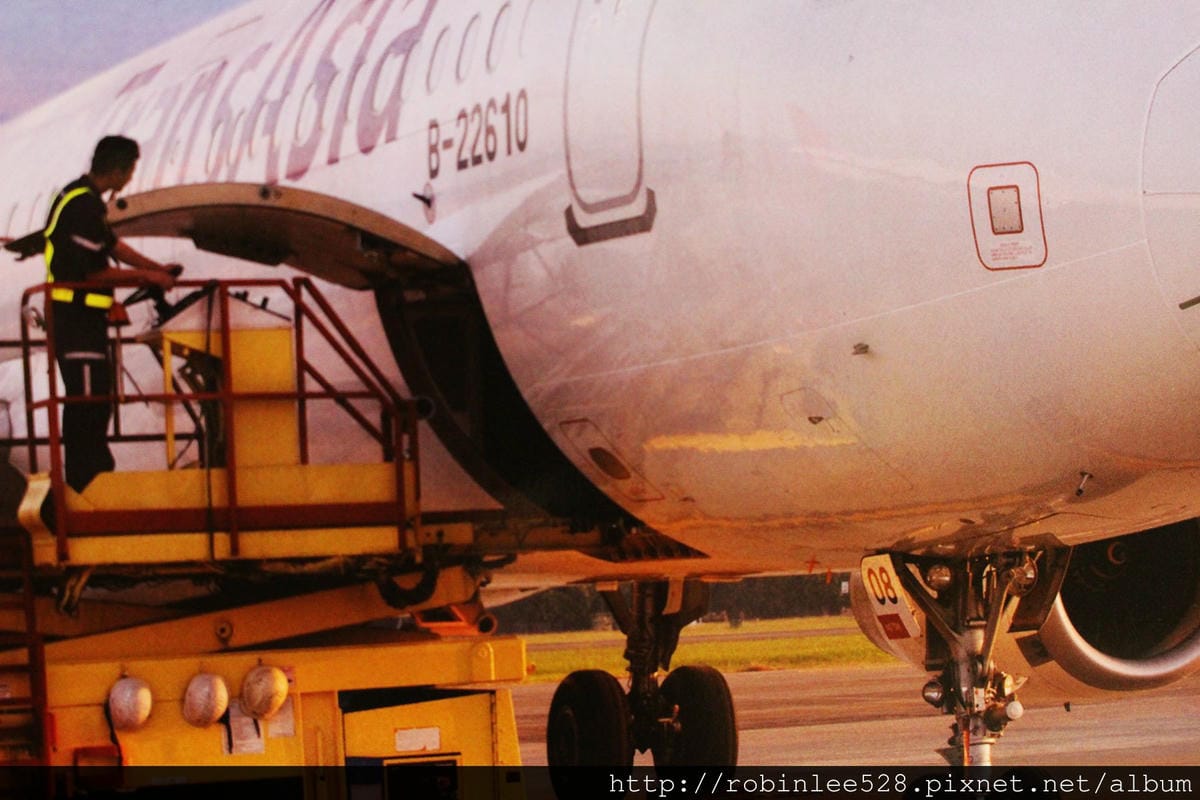 開箱! 復興航空2015年月曆 - 第10張圖 開箱! 復興航空2015年月曆