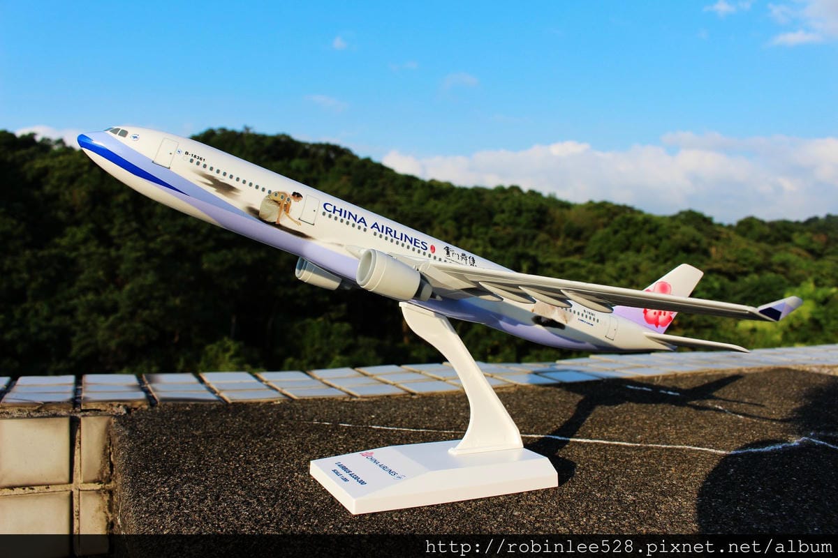 [開箱] 中華航空 雲門彩繪機 1:200模型