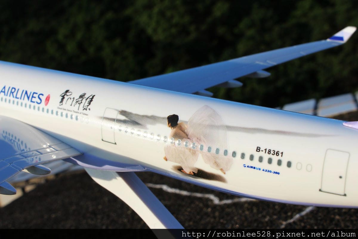 [開箱] 中華航空 雲門彩繪機 1:200模型