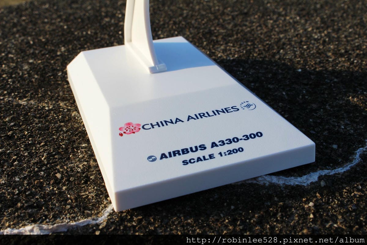 [開箱] 中華航空 雲門彩繪機 1:200模型