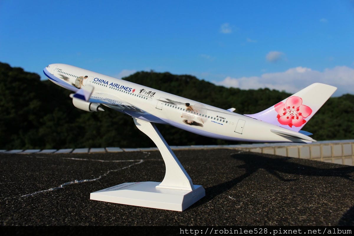 [開箱] 中華航空 雲門彩繪機 1:200模型