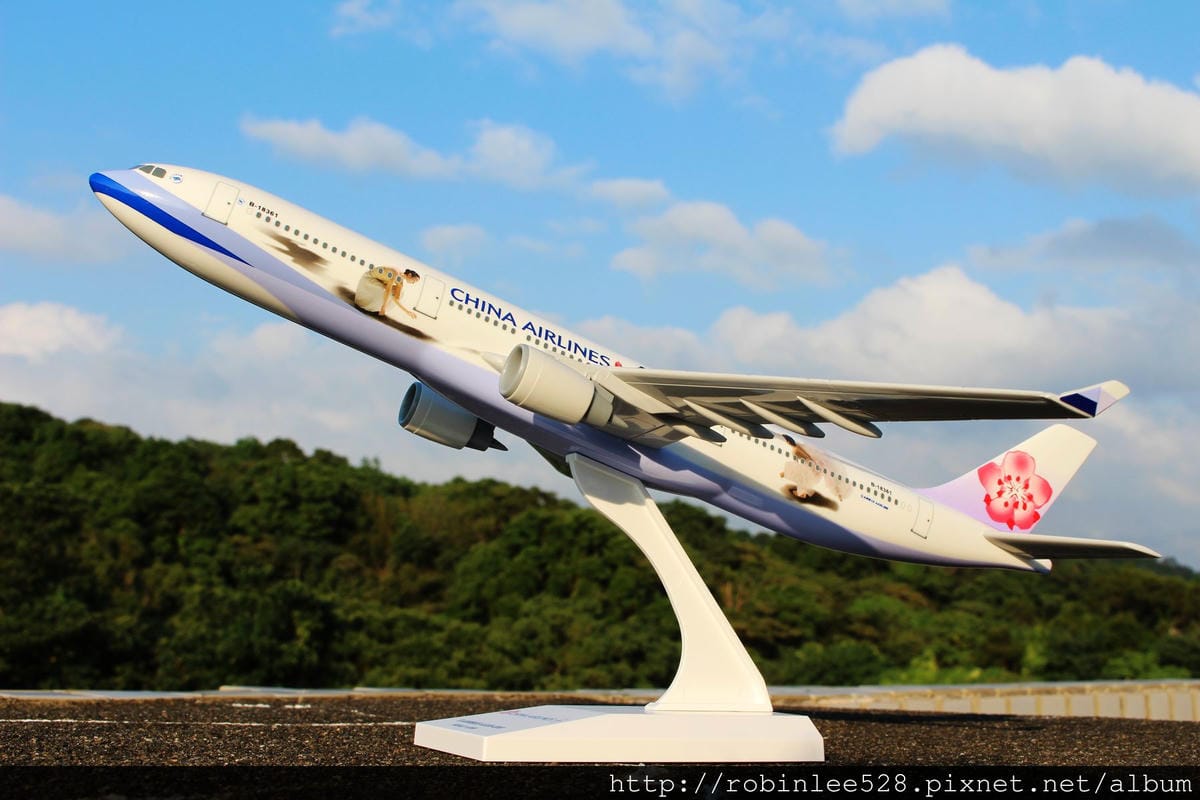[開箱] 中華航空 雲門彩繪機 1:200模型