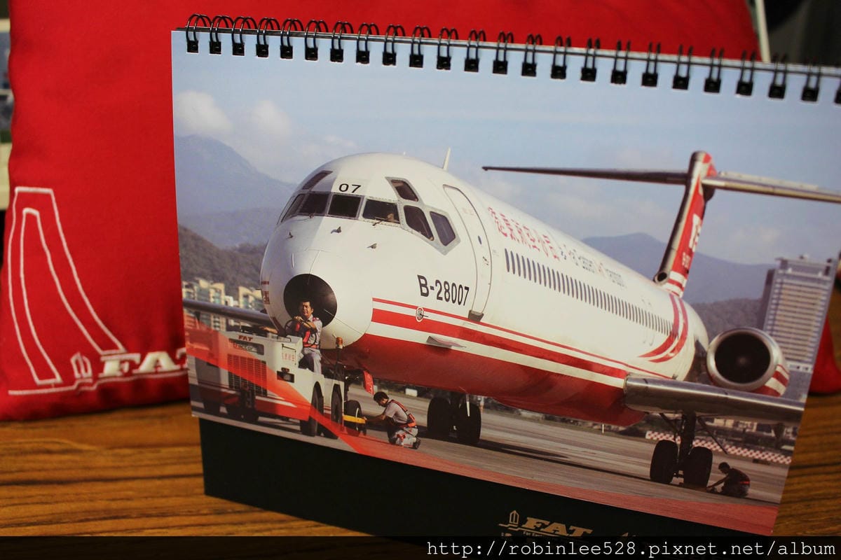 [開箱] 遠東航空 2015年月曆