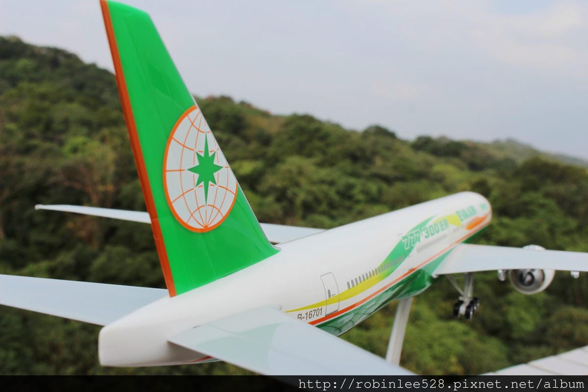 [開箱] 長榮航空 777-300ER彩繪機 1:200模型