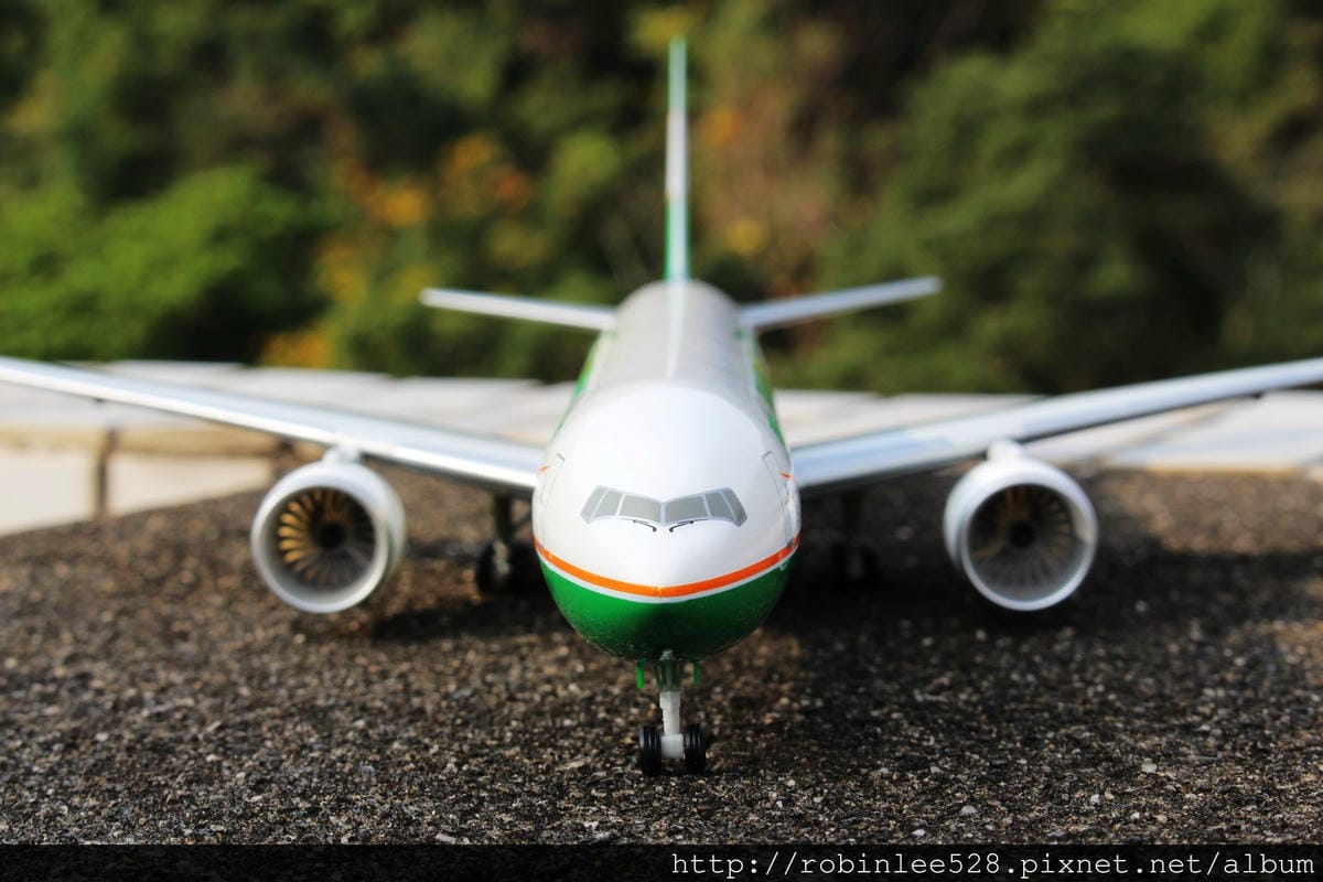 [開箱] 長榮航空 777-300ER彩繪機 1:200模型