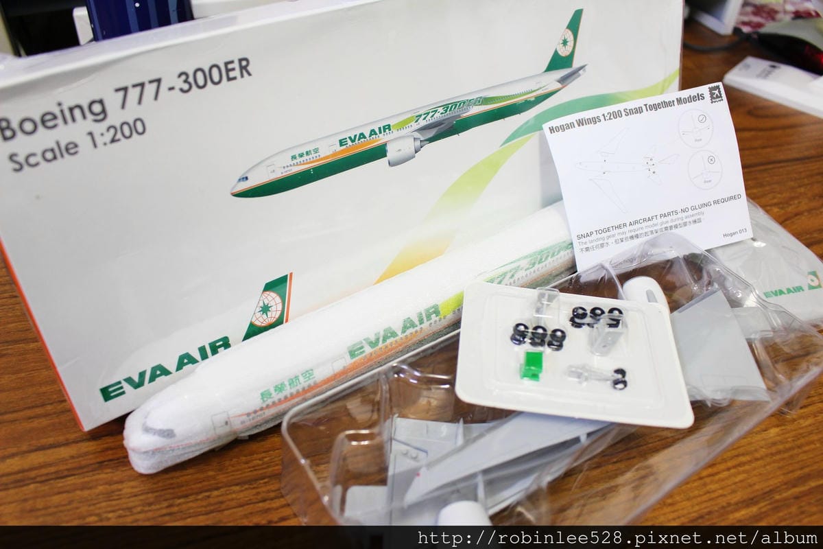 [開箱] 長榮航空 777-300ER彩繪機 1:200模型