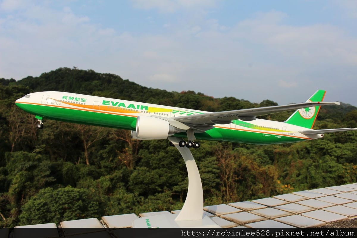 [開箱] 長榮航空 777-300ER彩繪機 1:200模型