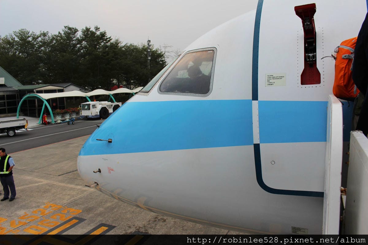 [開箱] 華信航空 ERJ-190 模型