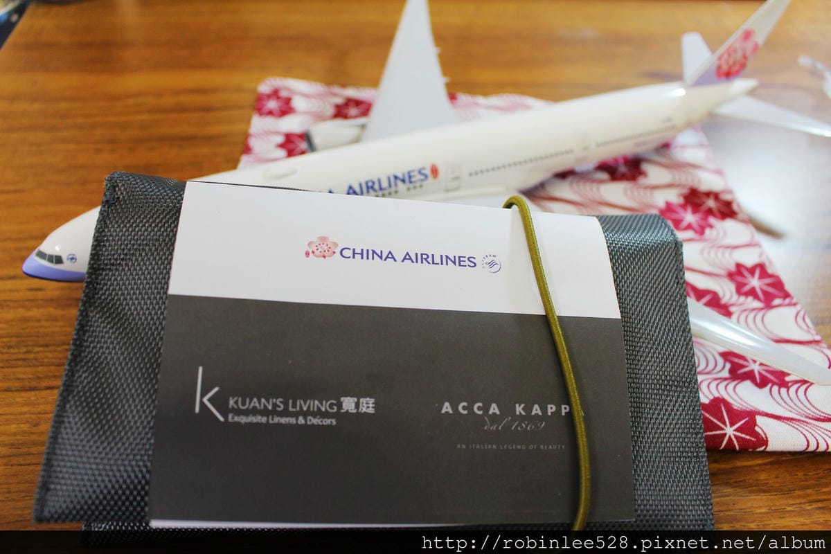 [開箱] 中華航空 777-300ER 豪華經濟艙 盥洗包