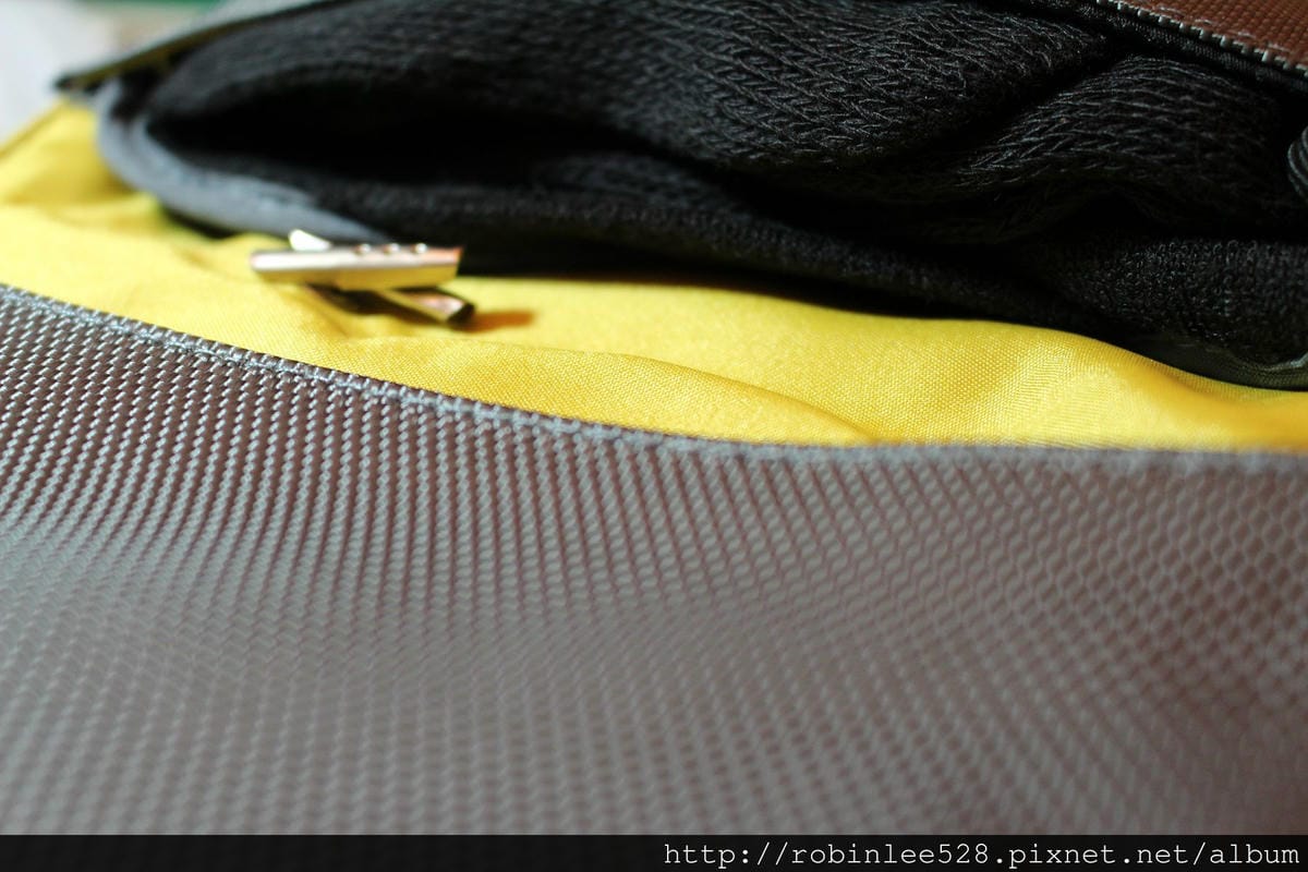 [開箱] 中華航空 777-300ER 豪華經濟艙 盥洗包