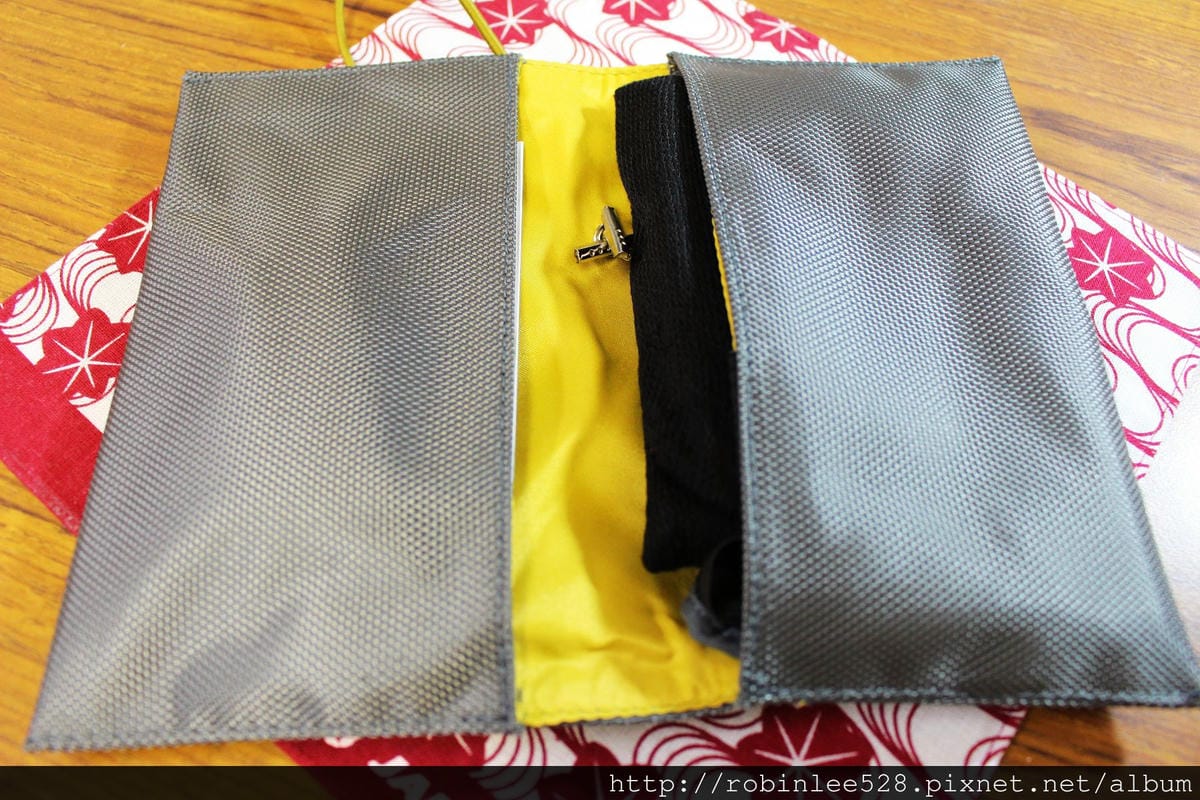 [開箱] 中華航空 777-300ER 豪華經濟艙 盥洗包