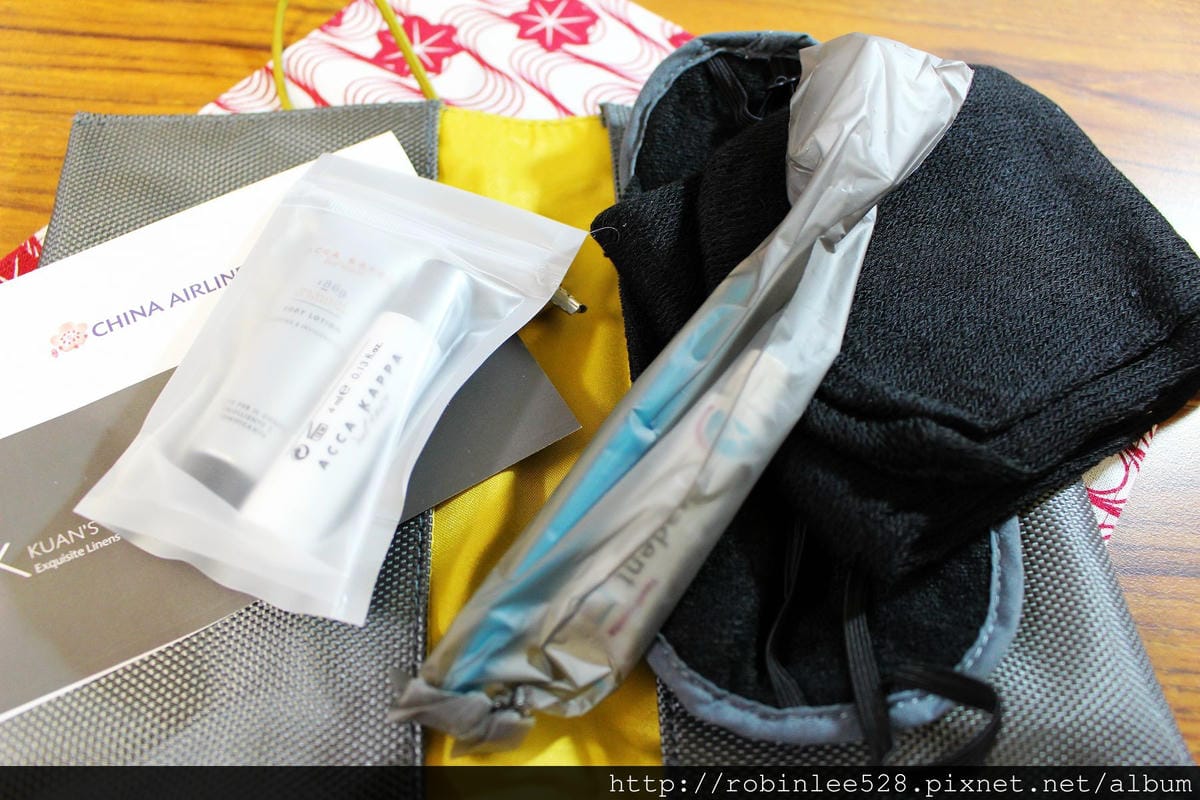 [開箱] 中華航空 777-300ER 豪華經濟艙 盥洗包