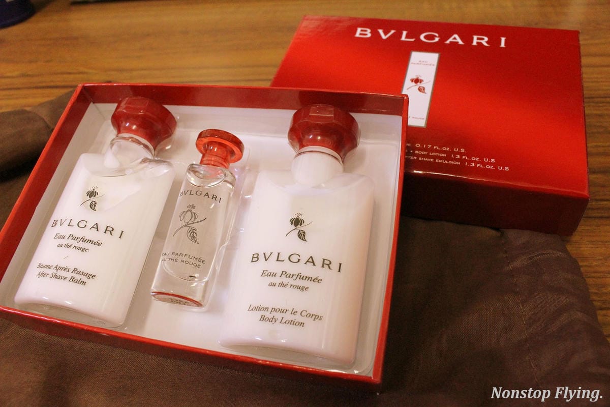 沒有最爽只有更爽! Emirates頭等艙BVLGARI過夜包 開箱!