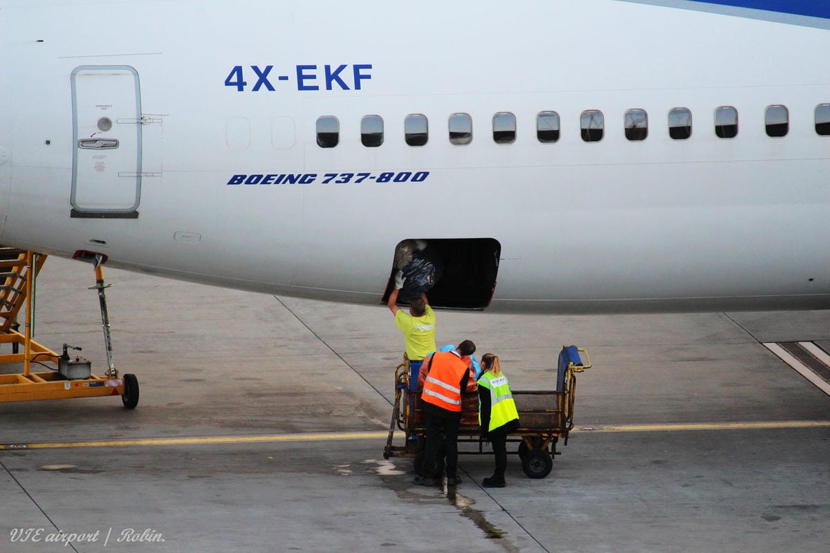 維也納機場觀景台航拍記錄 -付費入場,超遼闊無玻璃、無鐵網阻隔視野! - 第25張圖 維也納機場觀景台航拍記錄 -付費入場,超遼闊無玻璃、無鐵網阻隔視野!