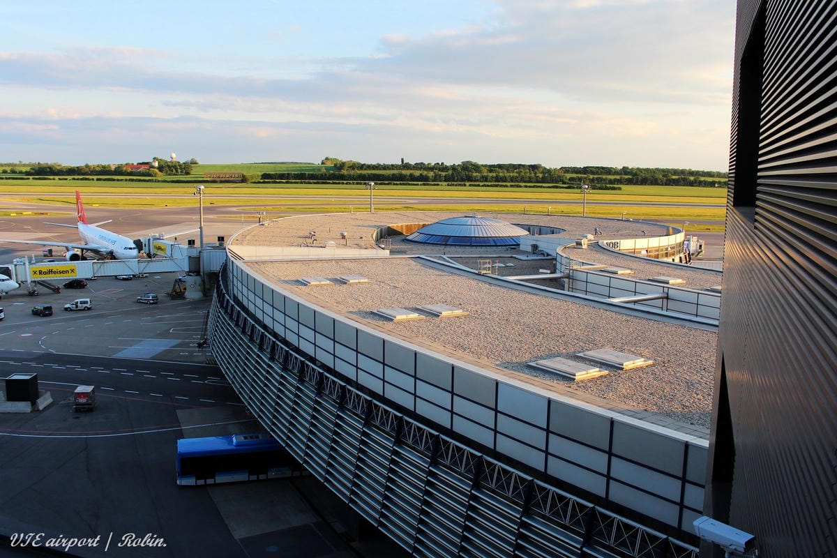 維也納機場觀景台航拍記錄 -付費入場,超遼闊無玻璃、無鐵網阻隔視野! - 第20張圖 維也納機場觀景台航拍記錄 -付費入場,超遼闊無玻璃、無鐵網阻隔視野!