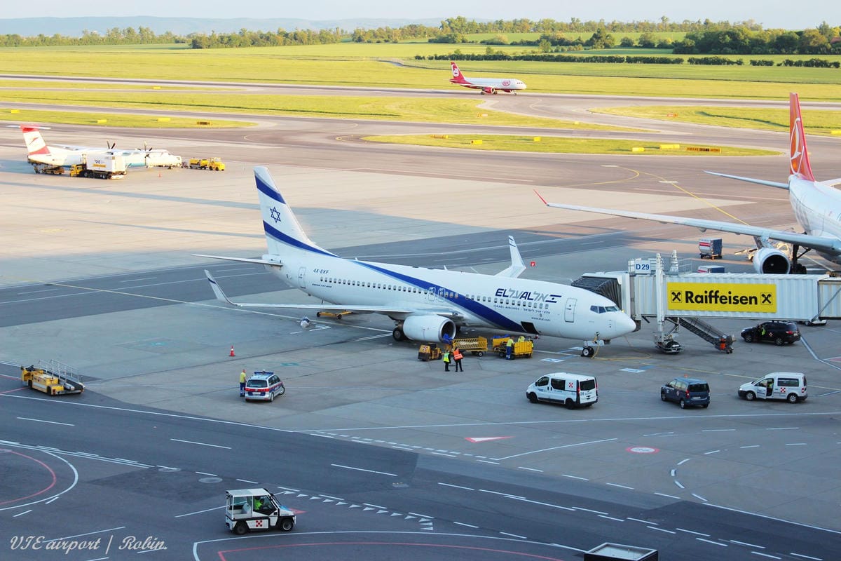 維也納機場觀景台航拍記錄 -付費入場,超遼闊無玻璃、無鐵網阻隔視野! - 第21張圖 維也納機場觀景台航拍記錄 -付費入場,超遼闊無玻璃、無鐵網阻隔視野!