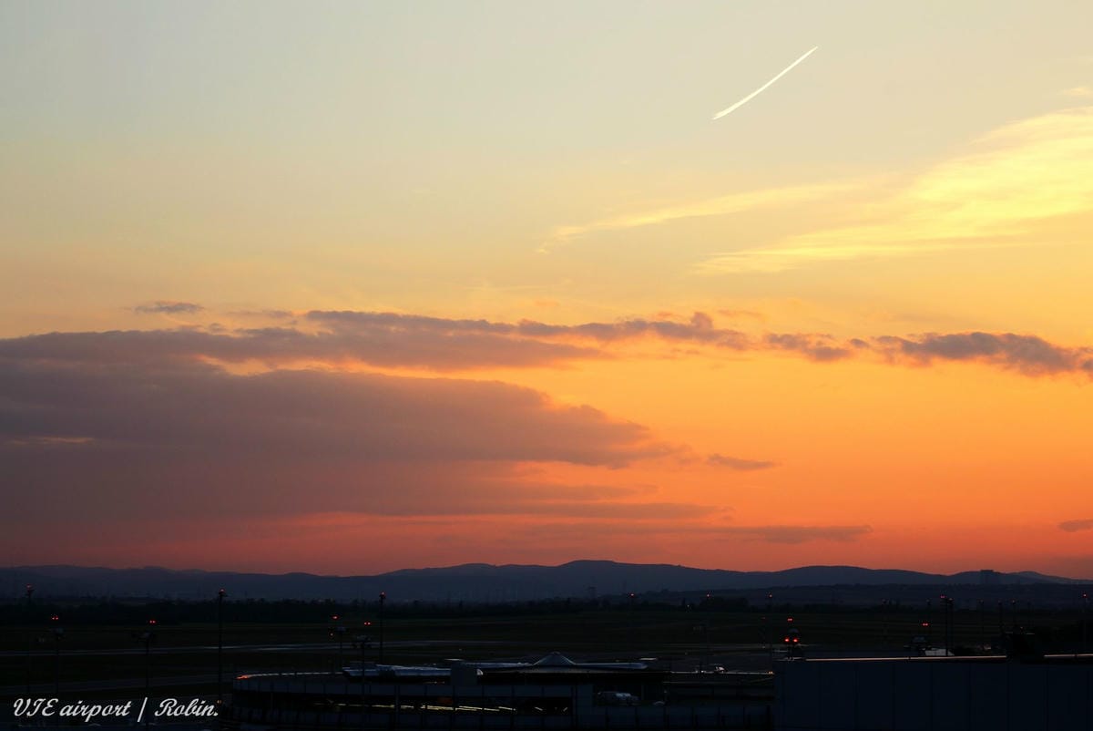 維也納機場觀景台航拍記錄 -付費入場,超遼闊無玻璃、無鐵網阻隔視野! - 第66張圖 維也納機場觀景台航拍記錄 -付費入場,超遼闊無玻璃、無鐵網阻隔視野!