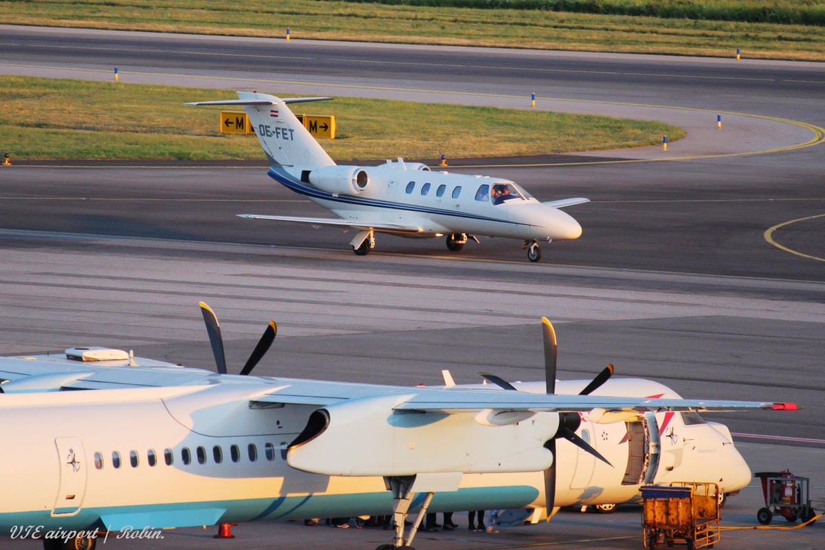 維也納機場觀景台航拍記錄 -付費入場,超遼闊無玻璃、無鐵網阻隔視野! - 第50張圖 維也納機場觀景台航拍記錄 -付費入場,超遼闊無玻璃、無鐵網阻隔視野!