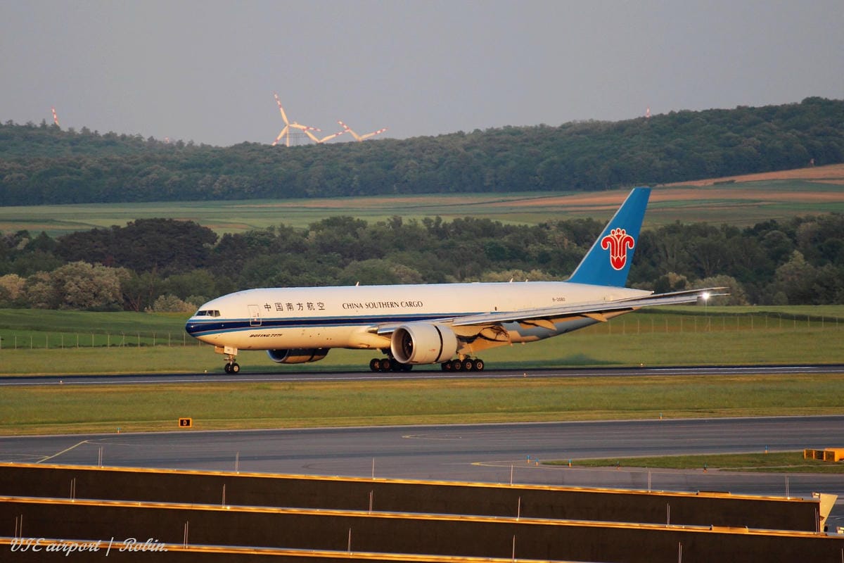 維也納機場觀景台航拍記錄 -付費入場,超遼闊無玻璃、無鐵網阻隔視野! - 第46張圖 維也納機場觀景台航拍記錄 -付費入場,超遼闊無玻璃、無鐵網阻隔視野!