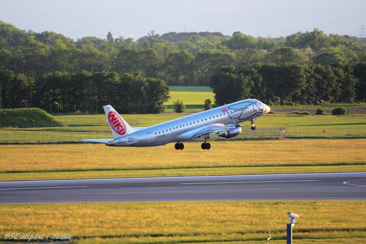 維也納機場觀景台航拍記錄 -付費入場,超遼闊無玻璃、無鐵網阻隔視野! - 第39張圖 維也納機場觀景台航拍記錄 -付費入場,超遼闊無玻璃、無鐵網阻隔視野!