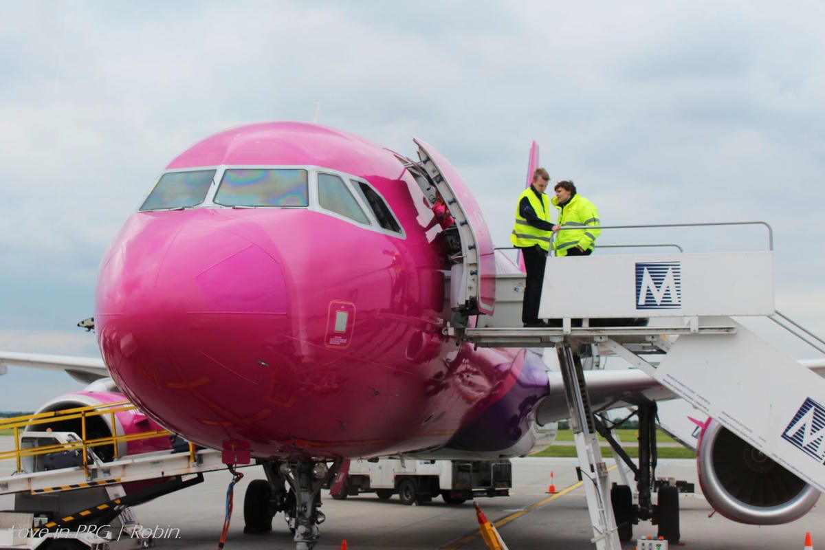 布拉格機場Airport Tour見學行程 – 航空迷必推驚奇體驗,近距離欣賞飛機起降及地面作業(含報名方式、詳細遊程介紹) - 第30張圖 布拉格機場Airport Tour見學行程 – 航空迷必推驚奇體驗,近距離欣賞飛機起降及地面作業(含報名方式、詳細遊程介紹)