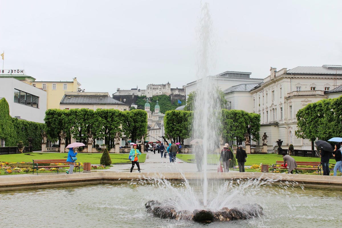 [奧地利] 薩爾斯堡Salzburg舊城區漫遊(上)：米拉貝爾宮、河岸、全城最優view-現代博物館觀景台、洗馬池…
