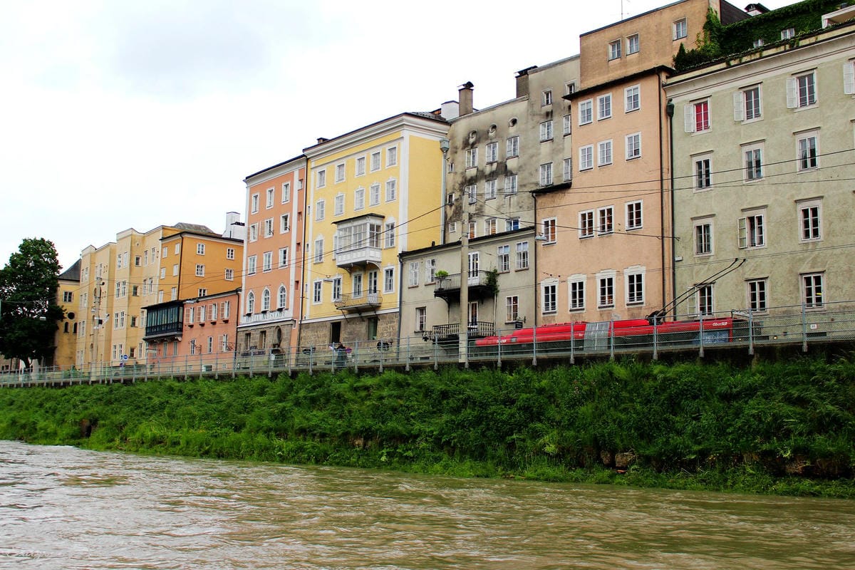 [奧地利] 薩爾斯堡Salzburg舊城區漫遊(中)：薩爾河遊船、格特萊第街、莫札特出生地、大教堂區
