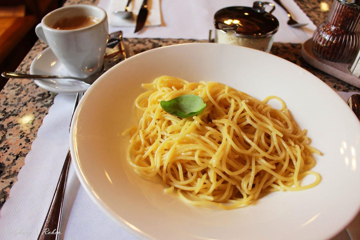 [奧地利] 薩爾斯堡Salzburg舊城區漫遊(中)：薩爾河遊船、格特萊第街、莫札特出生地、大教堂區