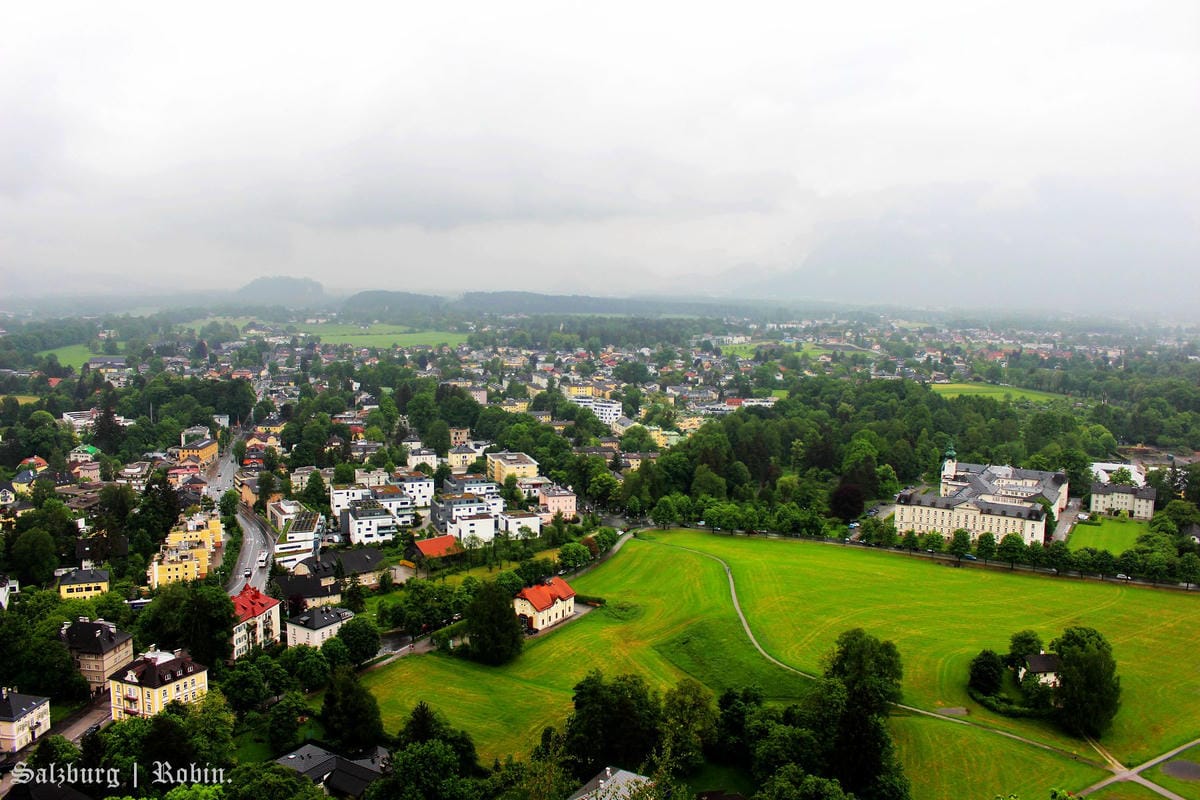 [奧地利] 薩爾斯堡Salzburg舊城區漫遊(下)：地下墓穴、薩爾斯堡要塞城堡、洗馬池、明信片夜景