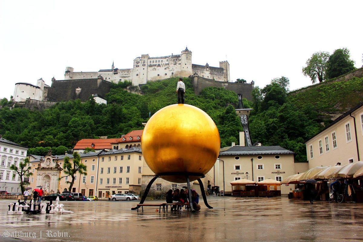 [奧地利] 薩爾斯堡Salzburg舊城區漫遊(下)：地下墓穴、薩爾斯堡要塞城堡、洗馬池、明信片夜景