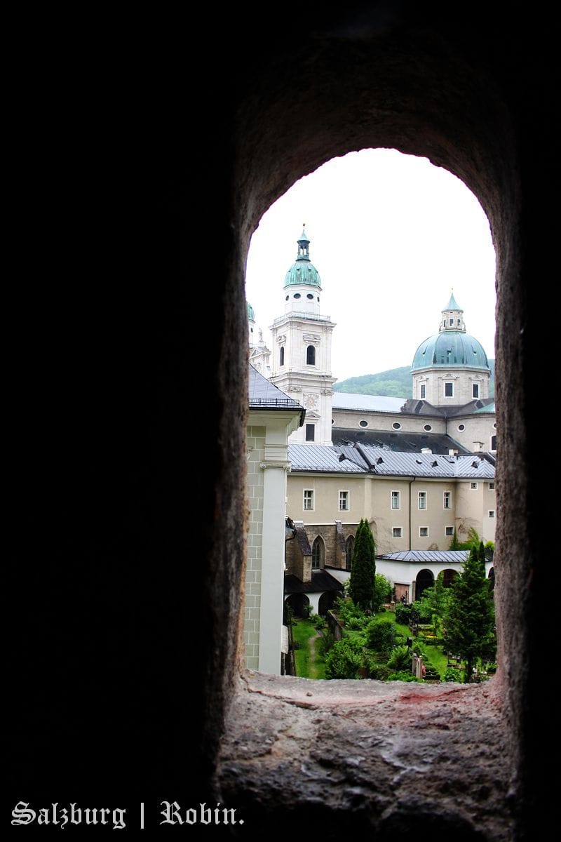 [奧地利] 薩爾斯堡Salzburg舊城區漫遊(下)：地下墓穴、薩爾斯堡要塞城堡、洗馬池、明信片夜景