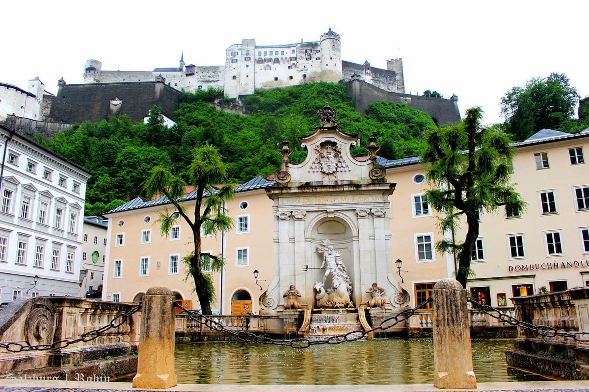 [奧地利] 薩爾斯堡Salzburg舊城區漫遊(下)：地下墓穴、薩爾斯堡要塞城堡、洗馬池、明信片夜景