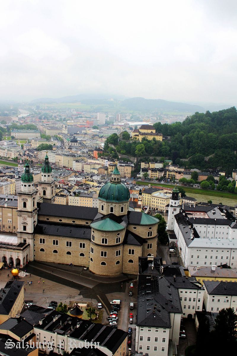 [奧地利] 薩爾斯堡Salzburg舊城區漫遊(下)：地下墓穴、薩爾斯堡要塞城堡、洗馬池、明信片夜景