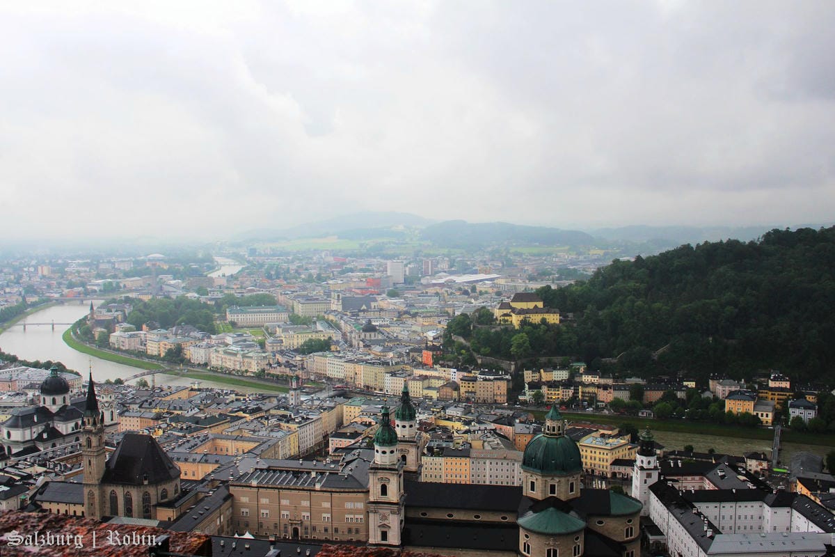 [奧地利] 薩爾斯堡Salzburg舊城區漫遊(下)：地下墓穴、薩爾斯堡要塞城堡、洗馬池、明信片夜景