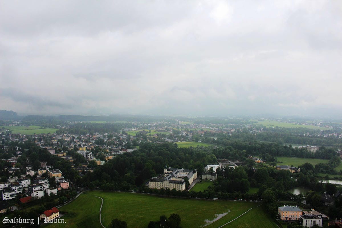 [奧地利] 薩爾斯堡Salzburg舊城區漫遊(下)：地下墓穴、薩爾斯堡要塞城堡、洗馬池、明信片夜景