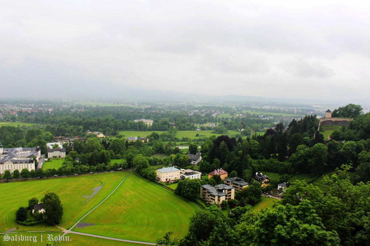 [奧地利] 薩爾斯堡Salzburg舊城區漫遊(下)：地下墓穴、薩爾斯堡要塞城堡、洗馬池、明信片夜景