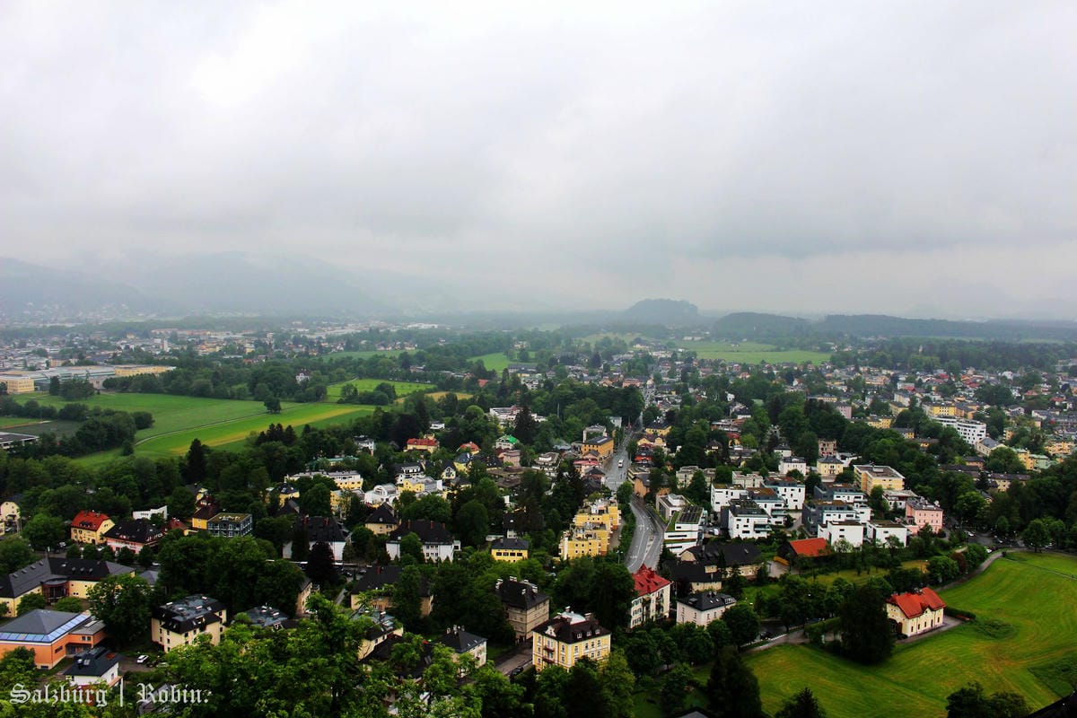 [奧地利] 薩爾斯堡Salzburg舊城區漫遊(下)：地下墓穴、薩爾斯堡要塞城堡、洗馬池、明信片夜景