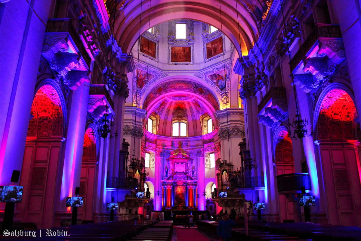 [奧地利] 薩爾斯堡Salzburg舊城區漫遊(下)：地下墓穴、薩爾斯堡要塞城堡、洗馬池、明信片夜景