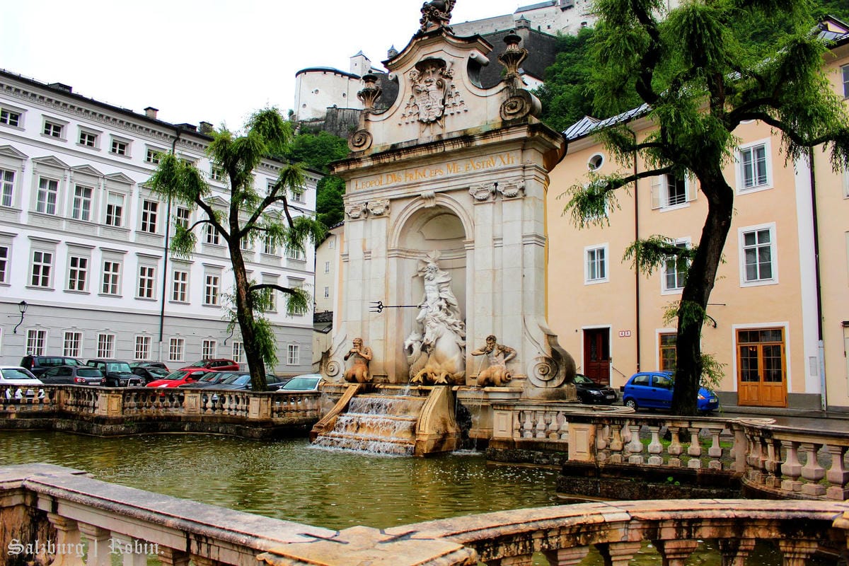 [奧地利] 薩爾斯堡Salzburg舊城區漫遊(下)：地下墓穴、薩爾斯堡要塞城堡、洗馬池、明信片夜景