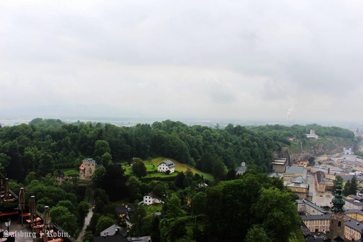 [奧地利] 薩爾斯堡Salzburg舊城區漫遊(下)：地下墓穴、薩爾斯堡要塞城堡、洗馬池、明信片夜景