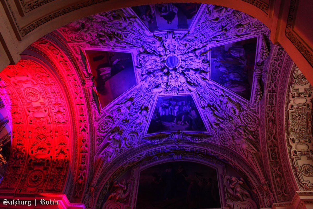 [奧地利] 薩爾斯堡Salzburg舊城區漫遊(下)：地下墓穴、薩爾斯堡要塞城堡、洗馬池、明信片夜景