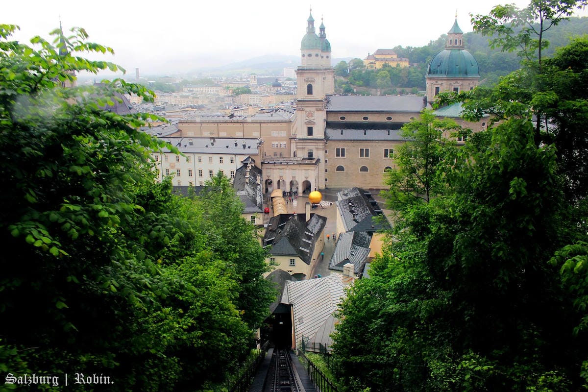[奧地利] 薩爾斯堡Salzburg舊城區漫遊(下)：地下墓穴、薩爾斯堡要塞城堡、洗馬池、明信片夜景