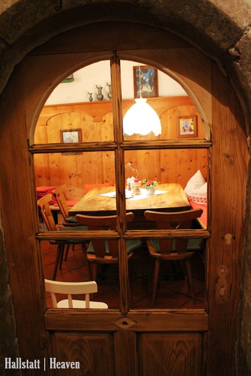 [奧地利] Hallstatt印象(上) -小鎮漫步、湖畔、教堂、骨頭屋、鱒魚料理