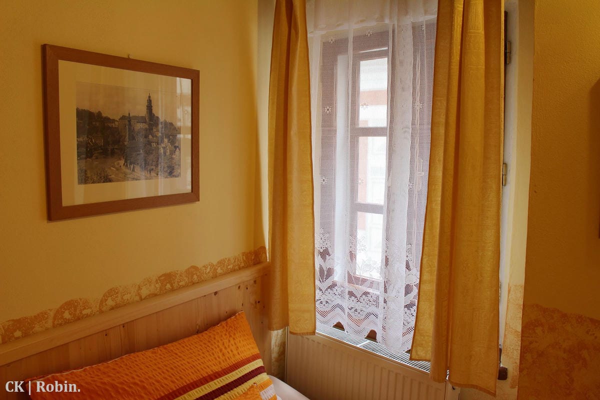 [捷克] Hallstatt→CK(庫倫洛夫)小鎮 直達shuttle搭乘心得 / CK小鎮民宿Zámecké schody (Castle Stairs)住宿心得