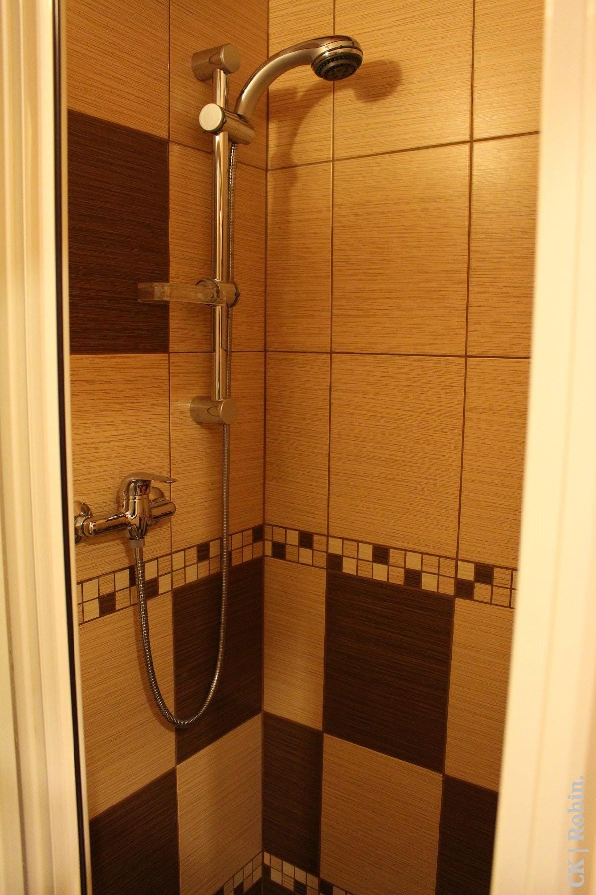 [捷克] Hallstatt→CK(庫倫洛夫)小鎮 直達shuttle搭乘心得 / CK小鎮民宿Zámecké schody (Castle Stairs)住宿心得