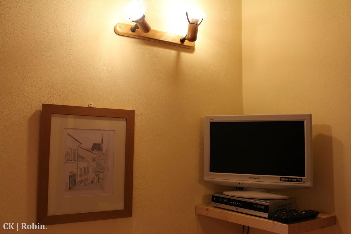 [捷克] Hallstatt→CK(庫倫洛夫)小鎮 直達shuttle搭乘心得 / CK小鎮民宿Zámecké schody (Castle Stairs)住宿心得