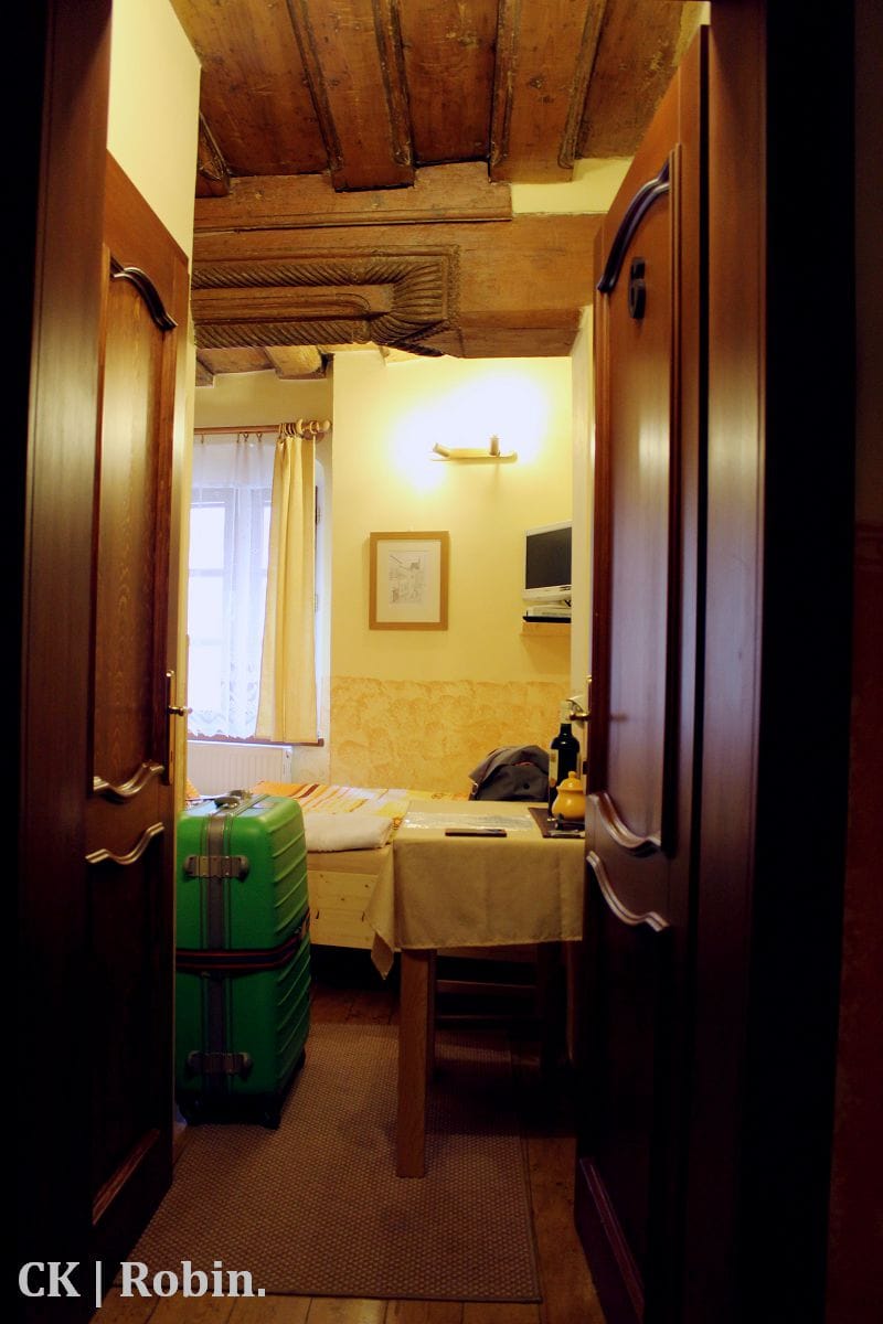 [捷克] Hallstatt→CK(庫倫洛夫)小鎮 直達shuttle搭乘心得 / CK小鎮民宿Zámecké schody (Castle Stairs)住宿心得