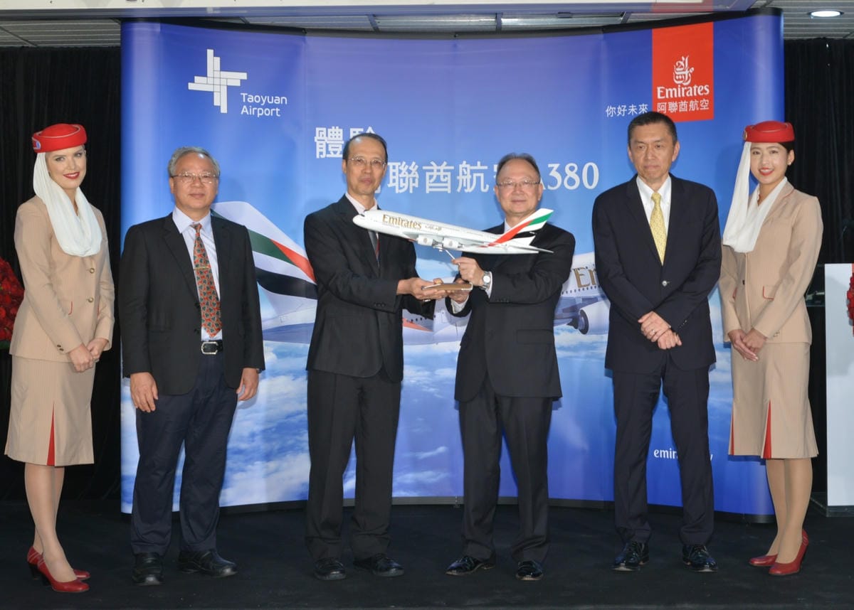 航空迷轟動! Emirates阿聯酋航空A380 世界最大民航客機首度載客抵台! 2015.7.19